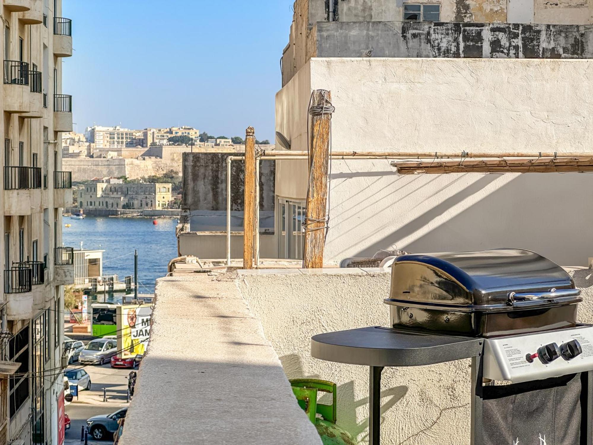 Seaview Sliema 30 Seconds To High Street & Ferry, 2X Double En-Suite Bedrooms, Modern Whole Traditional Townhouse, Kitchen, Living Area, & Roof Terrace Dış mekan fotoğraf