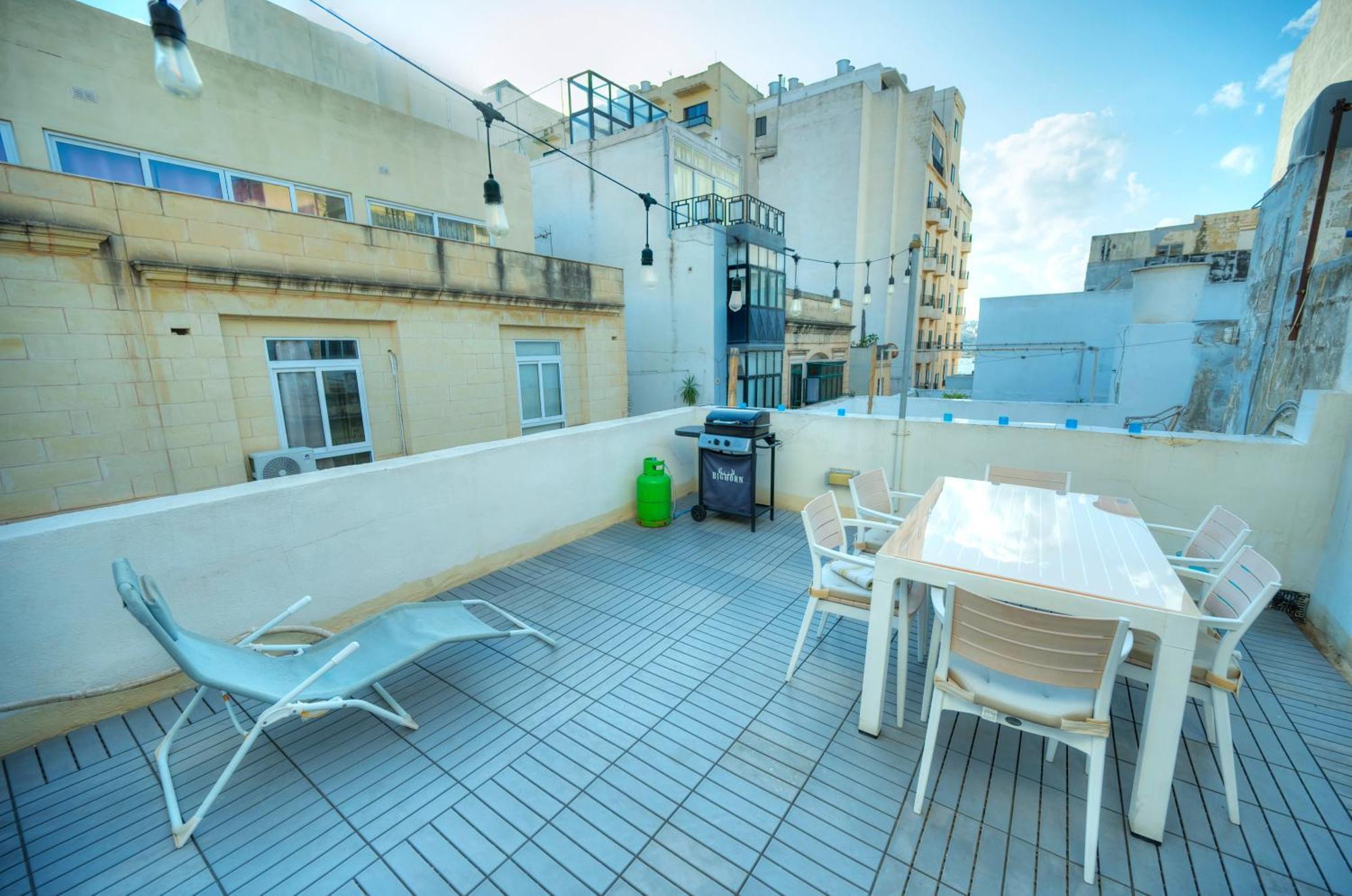 Seaview Sliema 30 Seconds To High Street & Ferry, 2X Double En-Suite Bedrooms, Modern Whole Traditional Townhouse, Kitchen, Living Area, & Roof Terrace Dış mekan fotoğraf