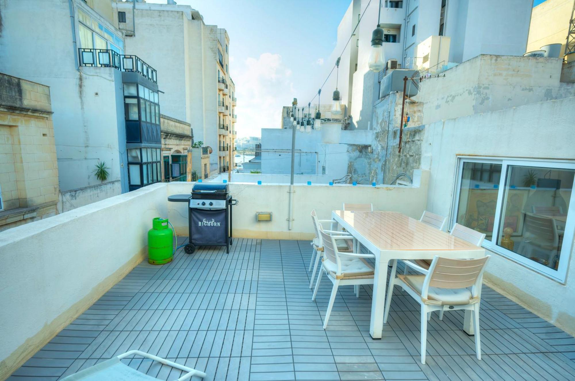 Seaview Sliema 30 Seconds To High Street & Ferry, 2X Double En-Suite Bedrooms, Modern Whole Traditional Townhouse, Kitchen, Living Area, & Roof Terrace Dış mekan fotoğraf