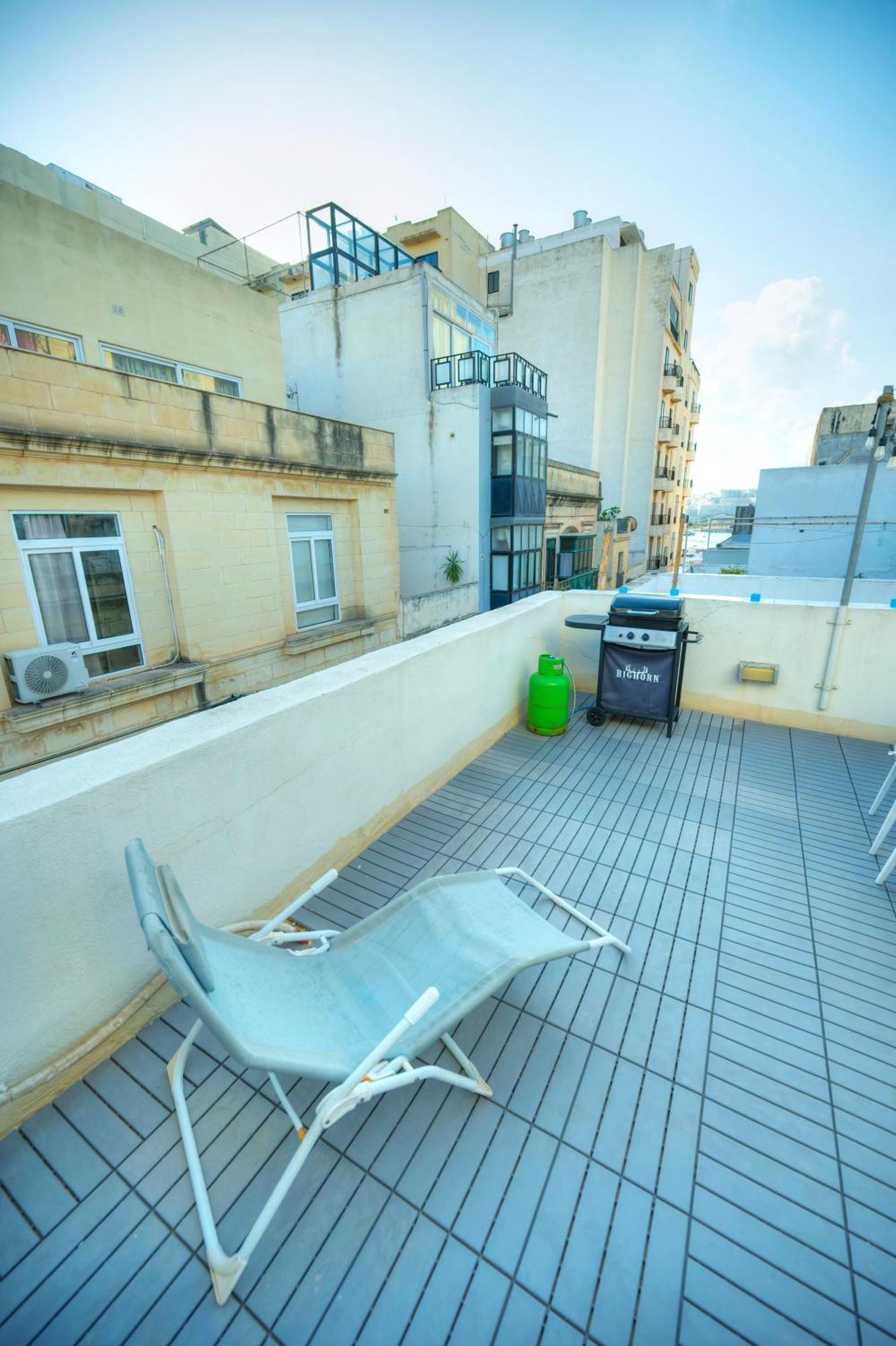 Seaview Sliema 30 Seconds To High Street & Ferry, 2X Double En-Suite Bedrooms, Modern Whole Traditional Townhouse, Kitchen, Living Area, & Roof Terrace Dış mekan fotoğraf