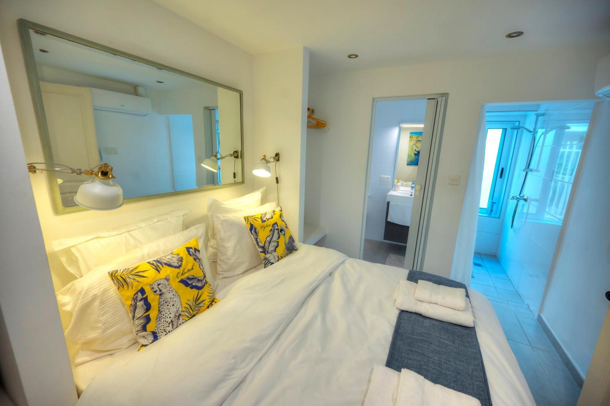 Seaview Sliema 30 Seconds To High Street & Ferry, 2X Double En-Suite Bedrooms, Modern Whole Traditional Townhouse, Kitchen, Living Area, & Roof Terrace Dış mekan fotoğraf