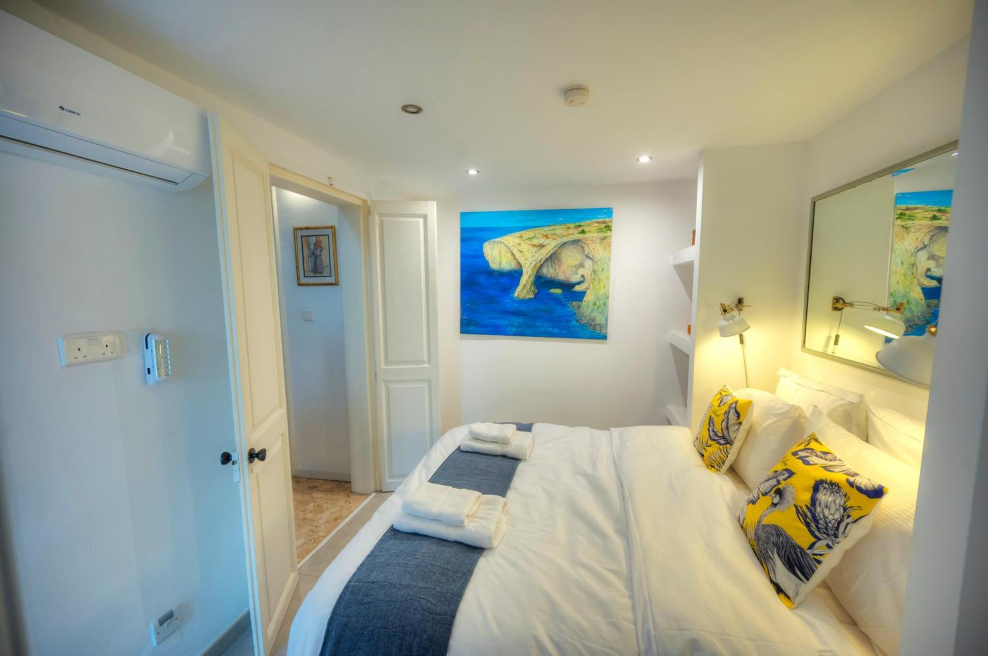 Seaview Sliema 30 Seconds To High Street & Ferry, 2X Double En-Suite Bedrooms, Modern Whole Traditional Townhouse, Kitchen, Living Area, & Roof Terrace Dış mekan fotoğraf
