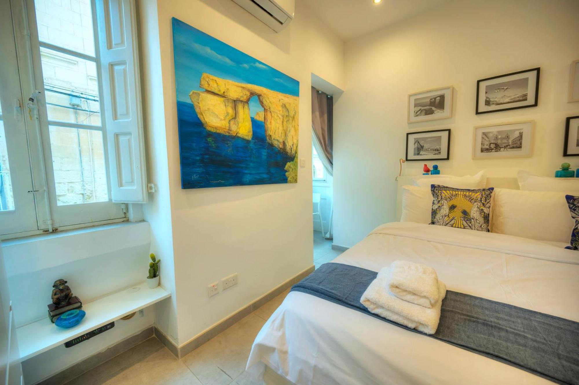 Seaview Sliema 30 Seconds To High Street & Ferry, 2X Double En-Suite Bedrooms, Modern Whole Traditional Townhouse, Kitchen, Living Area, & Roof Terrace Dış mekan fotoğraf