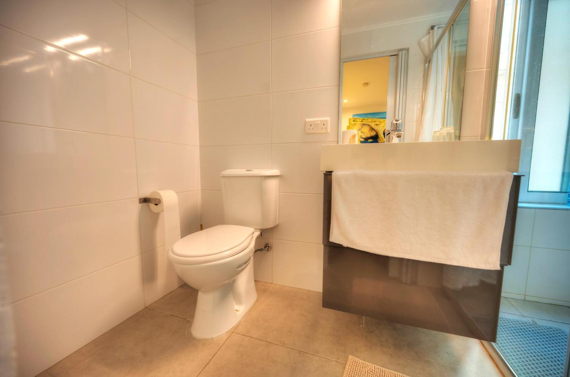 Seaview Sliema 30 Seconds To High Street & Ferry, 2X Double En-Suite Bedrooms, Modern Whole Traditional Townhouse, Kitchen, Living Area, & Roof Terrace Dış mekan fotoğraf