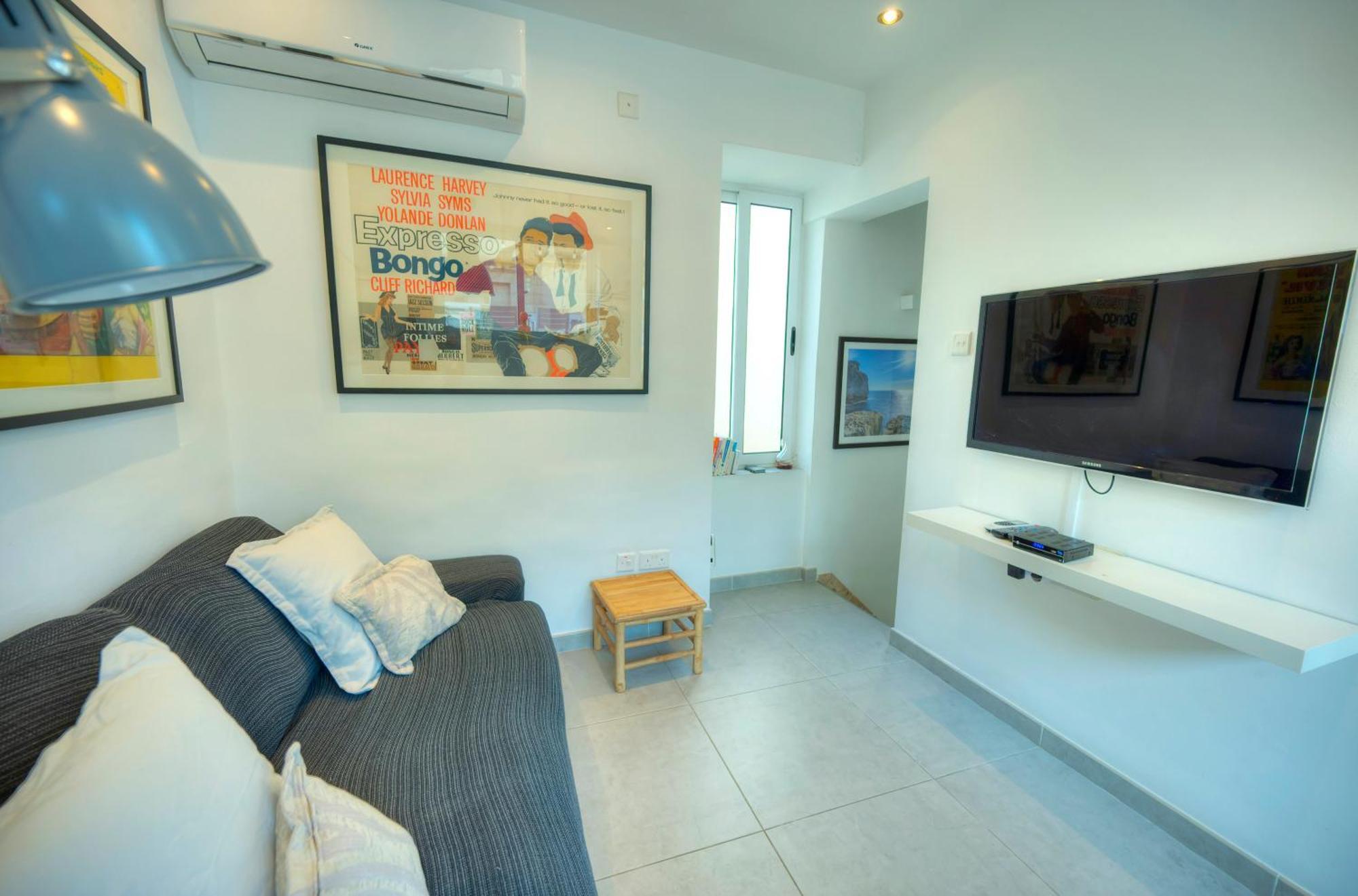 Seaview Sliema 30 Seconds To High Street & Ferry, 2X Double En-Suite Bedrooms, Modern Whole Traditional Townhouse, Kitchen, Living Area, & Roof Terrace Dış mekan fotoğraf