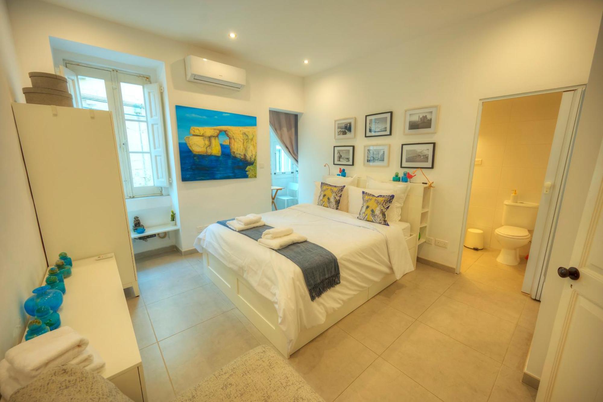 Seaview Sliema 30 Seconds To High Street & Ferry, 2X Double En-Suite Bedrooms, Modern Whole Traditional Townhouse, Kitchen, Living Area, & Roof Terrace Dış mekan fotoğraf