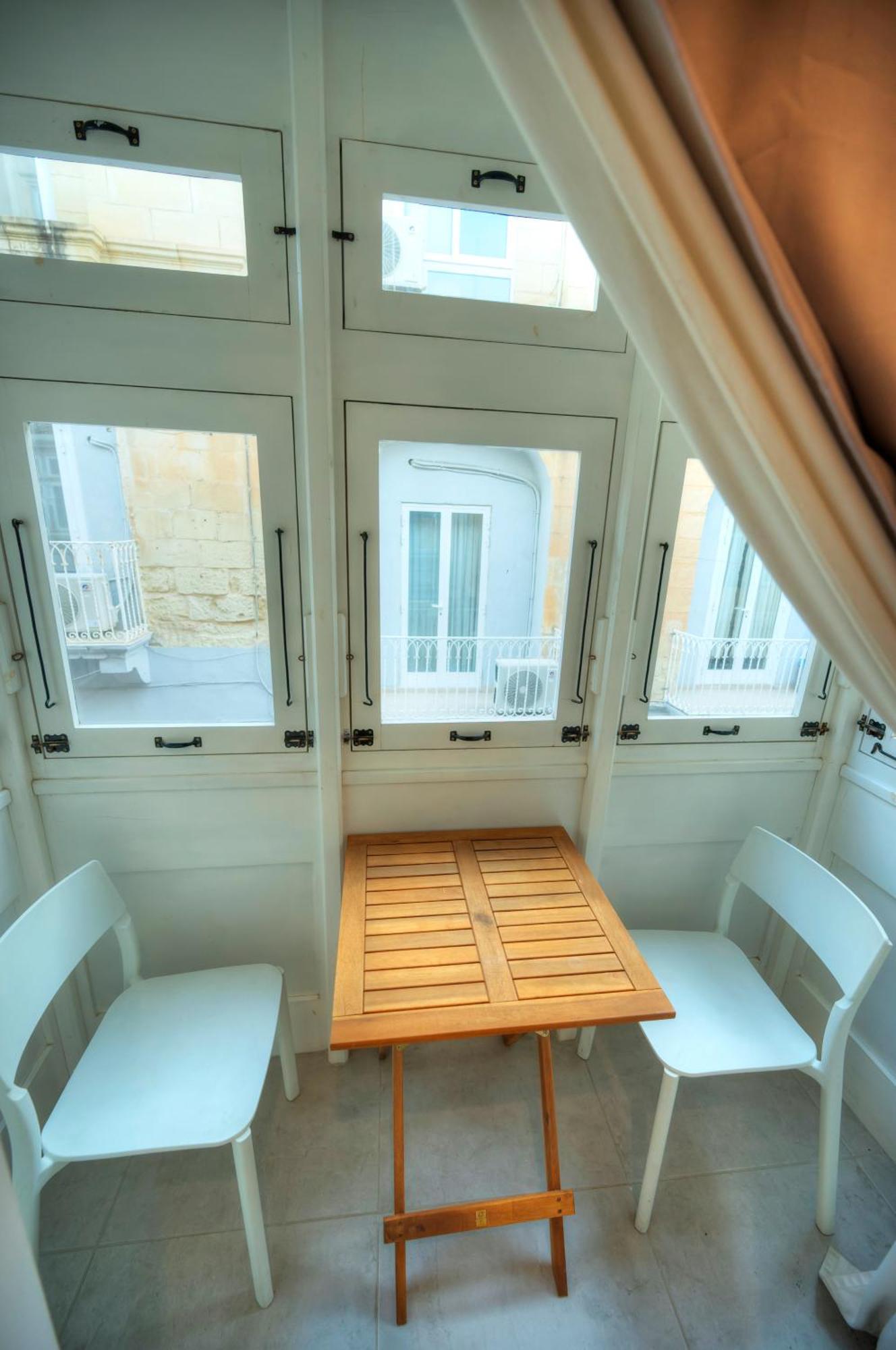 Seaview Sliema 30 Seconds To High Street & Ferry, 2X Double En-Suite Bedrooms, Modern Whole Traditional Townhouse, Kitchen, Living Area, & Roof Terrace Dış mekan fotoğraf