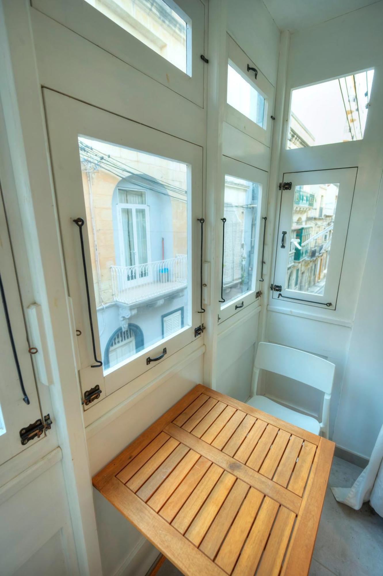 Seaview Sliema 30 Seconds To High Street & Ferry, 2X Double En-Suite Bedrooms, Modern Whole Traditional Townhouse, Kitchen, Living Area, & Roof Terrace Dış mekan fotoğraf