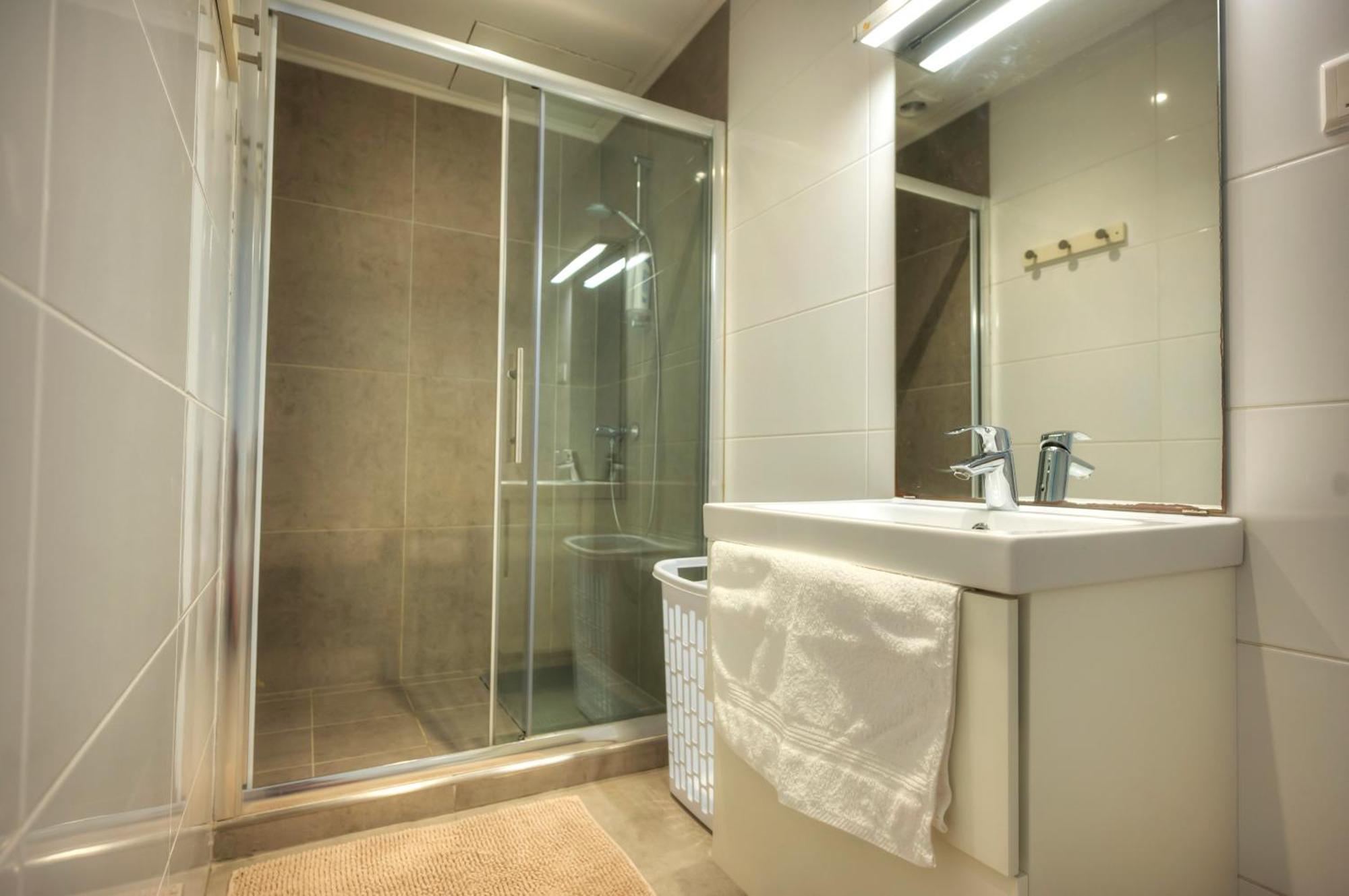Seaview Sliema 30 Seconds To High Street & Ferry, 2X Double En-Suite Bedrooms, Modern Whole Traditional Townhouse, Kitchen, Living Area, & Roof Terrace Dış mekan fotoğraf